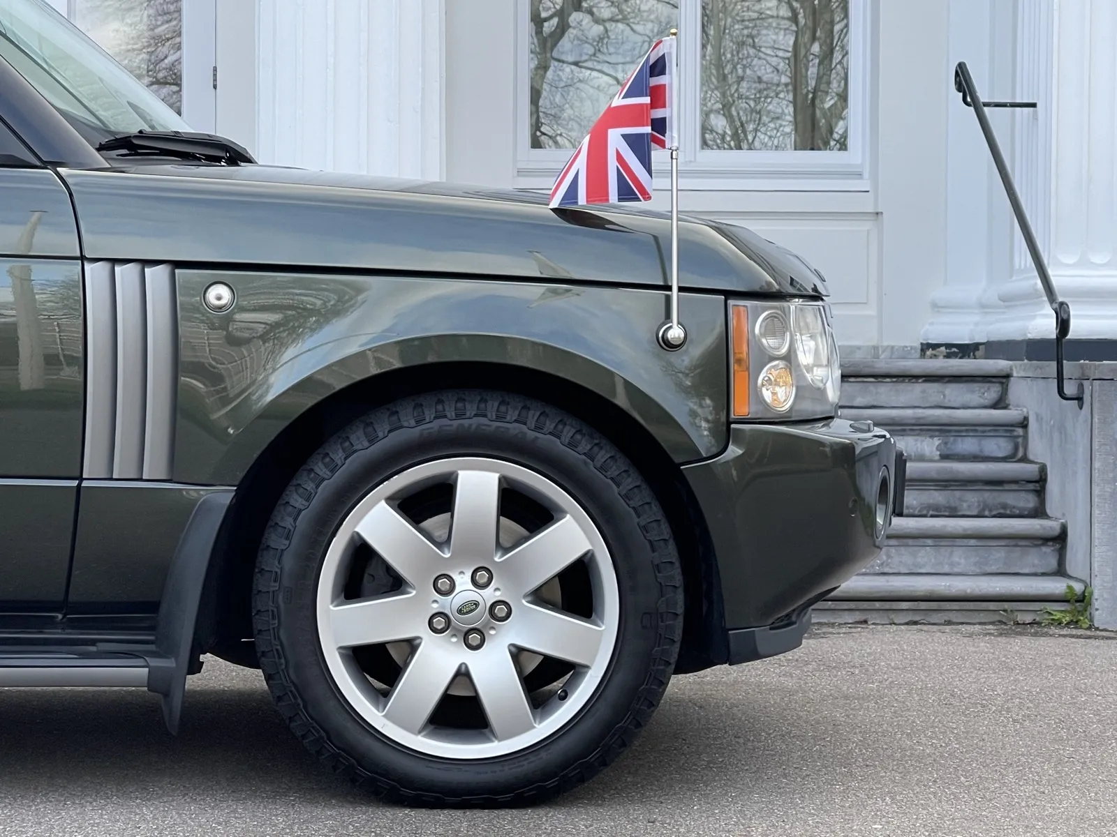 Donkergroene Range Rover detail met Union Jack