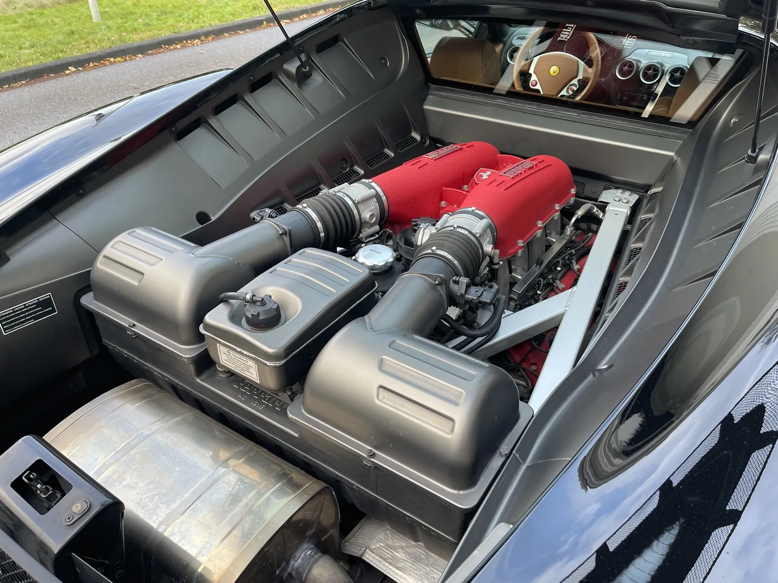 Ferrari-motorblok geïnspecteerd door taxateur